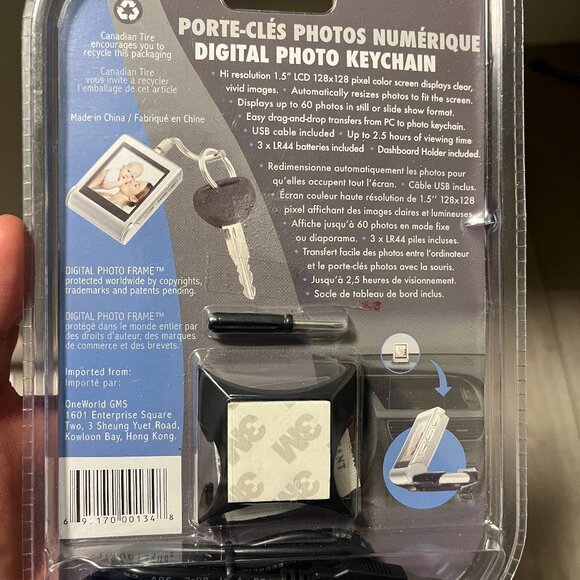 OneWorld Digital Photo Keychain Picture Frame Sealed Brand New Factory Sealed - Picture 2 of 2